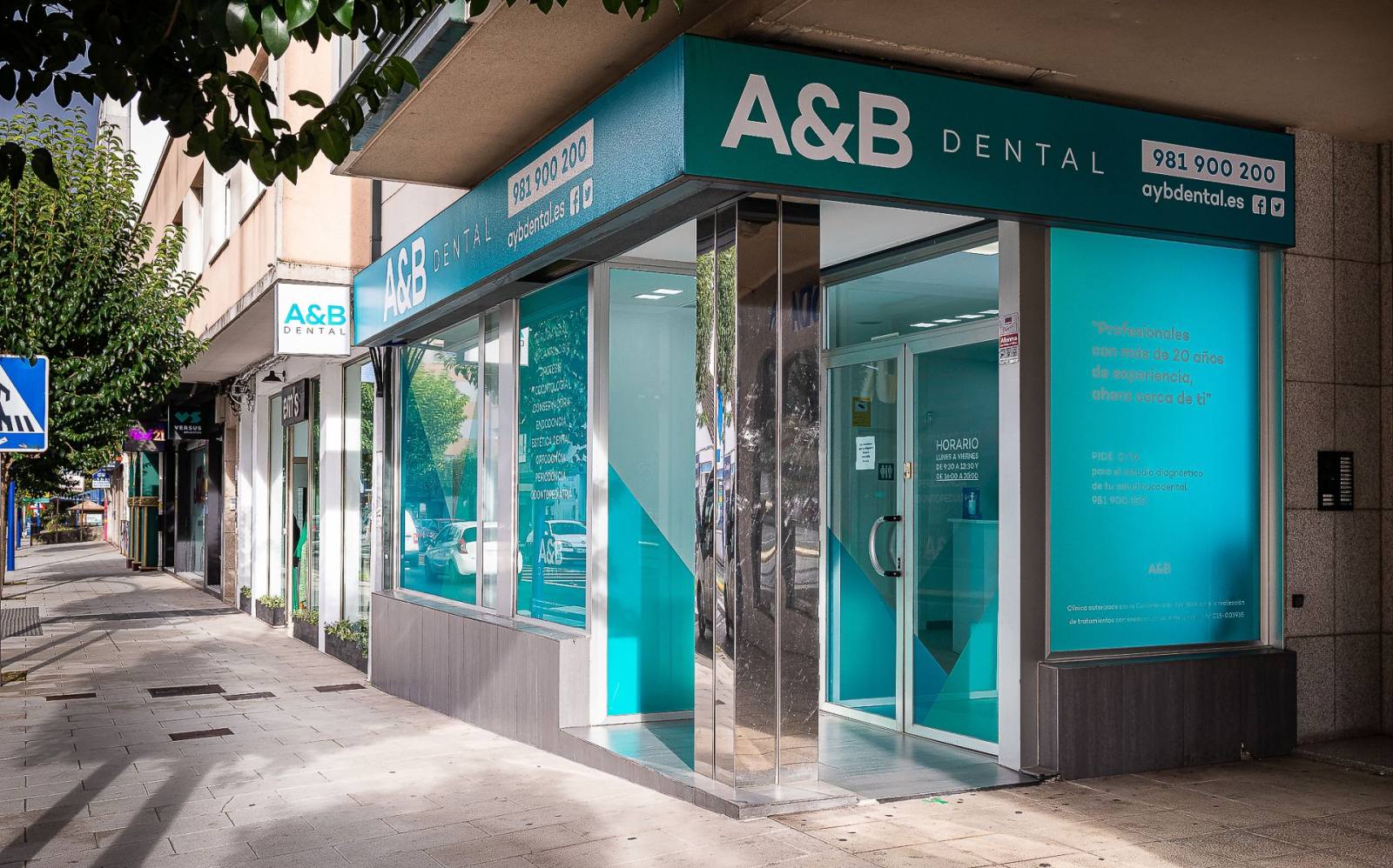 Fachada de la clínica A&B Dental en Culleredo